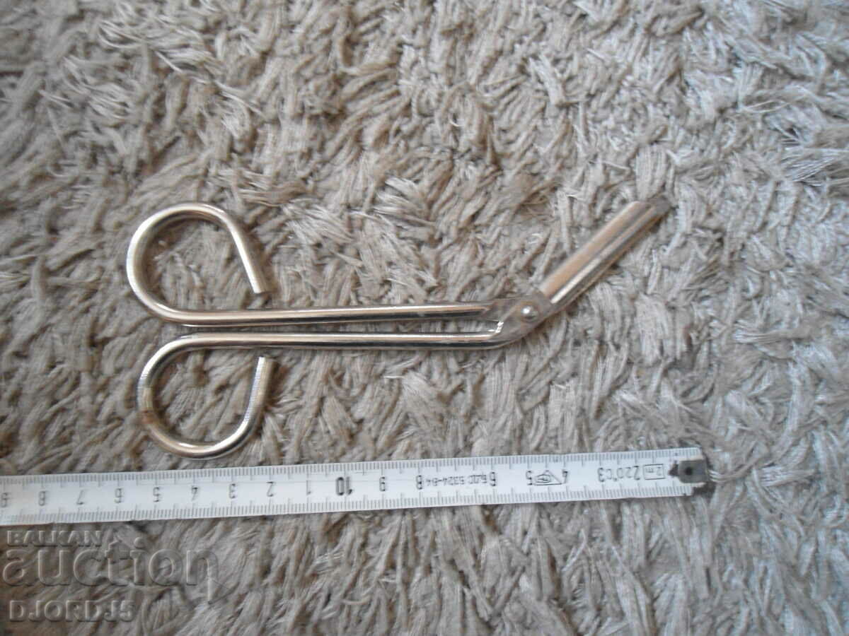 Delivery of Old specialized scissors Delivery of Old specialized scissors