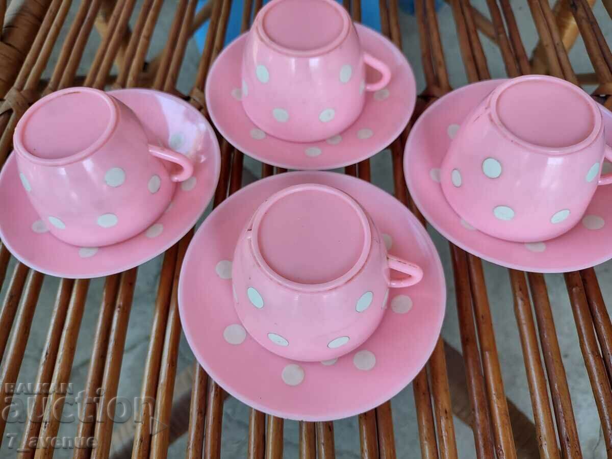 Delivery of 70s plastic coffee set 4 cups 4 saucers Delivery of 70s plastic coffee set 4 cups 4 saucers