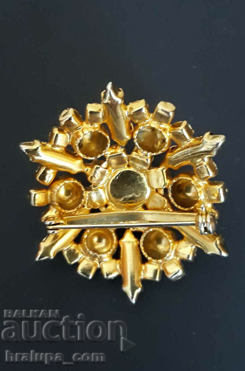 Auction An old brooch with crystals Auction An old brooch with crystals