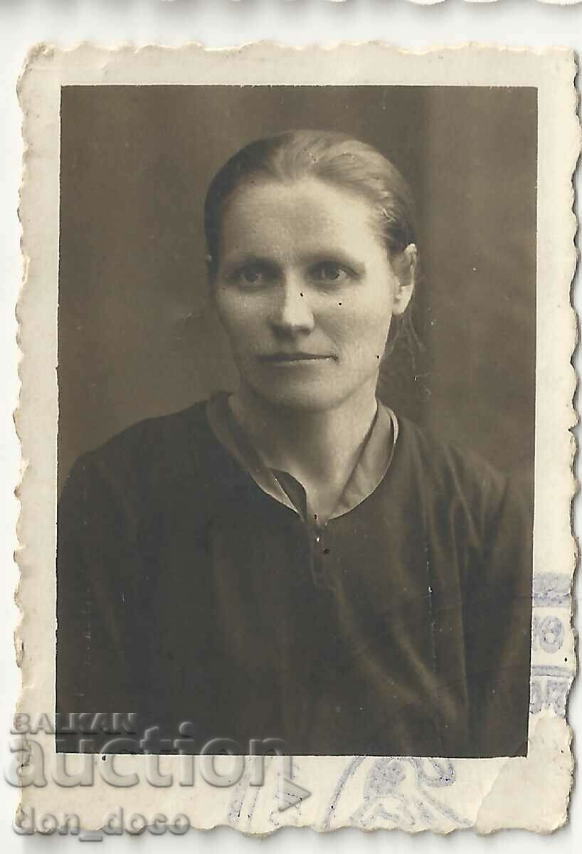 Anna Ninova with stamp and inscription on the back "BGN 10 paid"