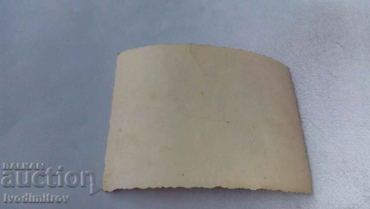 Снимка Мъже жена и две момичета с цена 1.35 лв. | € 0.69 Снимка Мъже жена и две момичета с цена 1.35 лв. | € 0.69