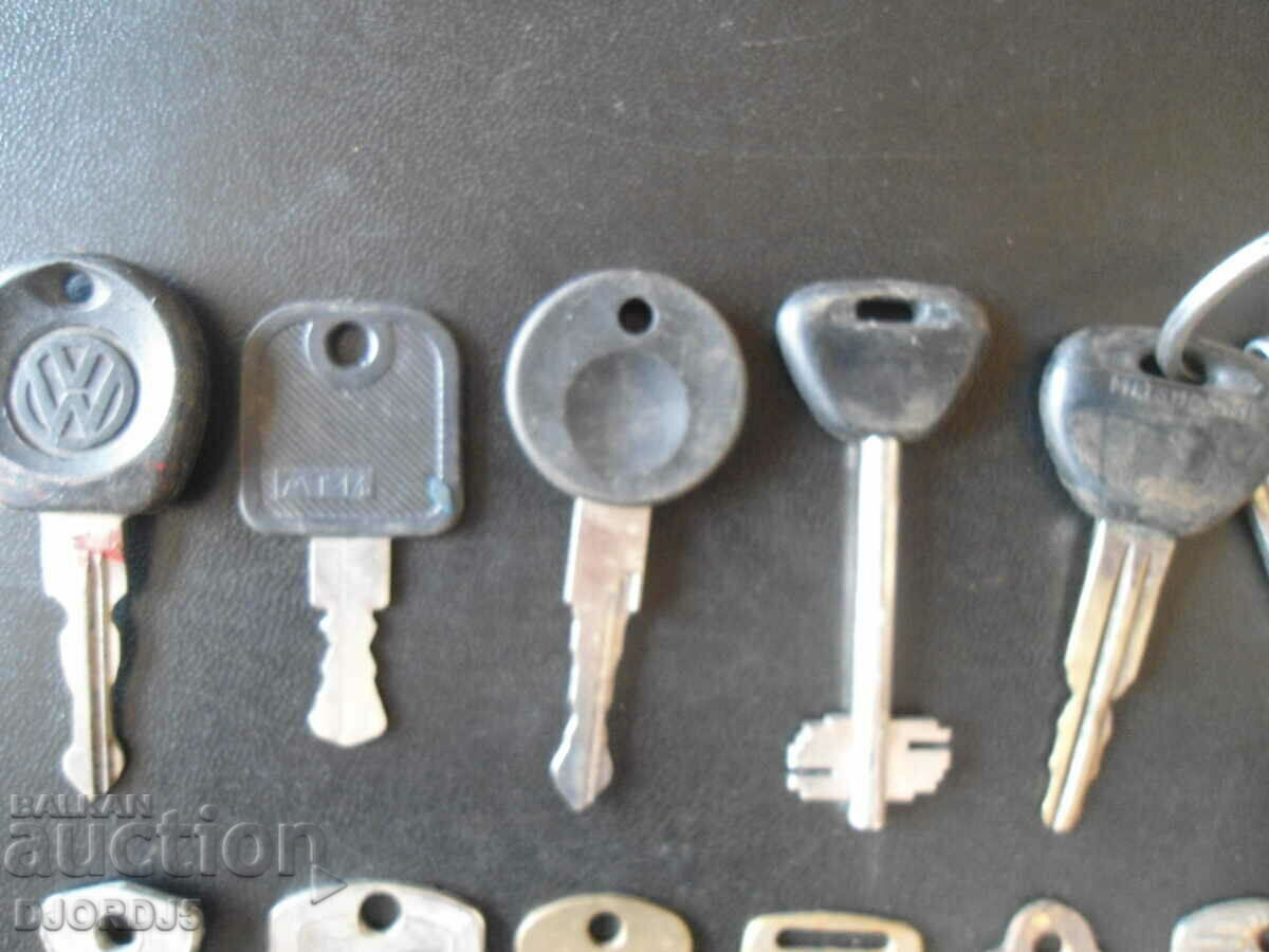 Lot old keys with price 5.00 BGN | € 2.56 Lot old keys with price 5.00 BGN | € 2.56