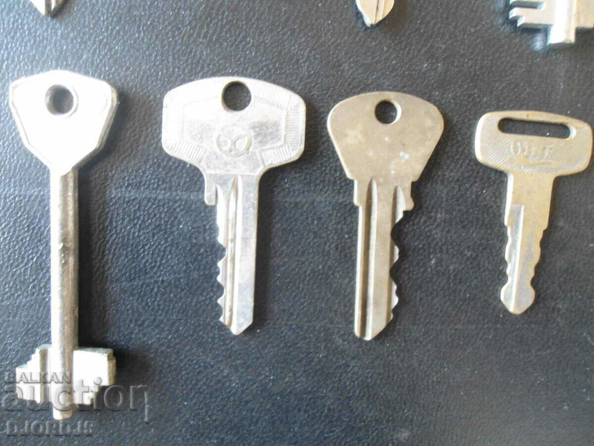 Delivery of Lot old keys Delivery of Lot old keys
