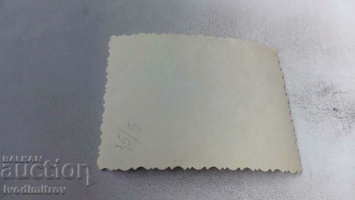 Снимка Три малки момичета с цена 1.15 лв. | € 0.59 Снимка Три малки момичета с цена 1.15 лв. | € 0.59