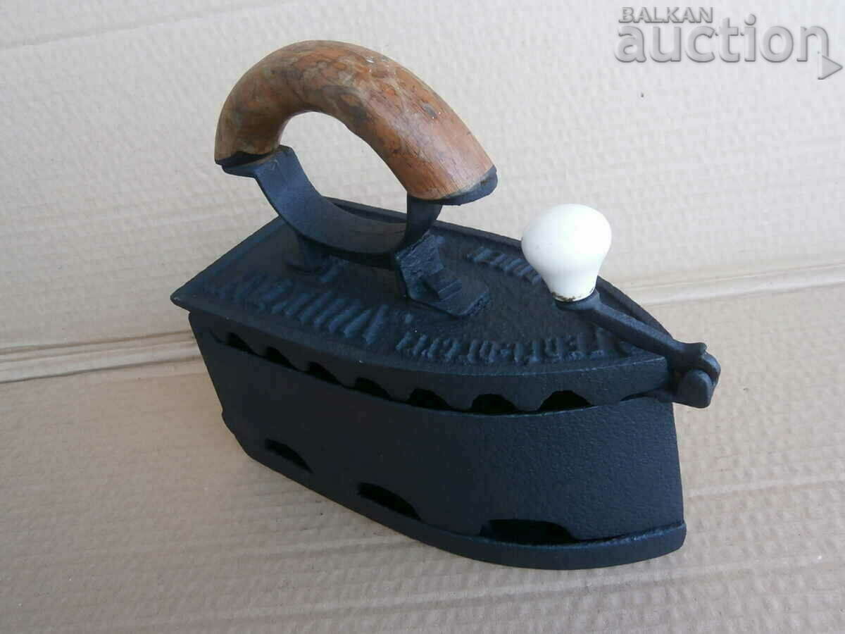 antique hot iron 19th century VULKAN RRRR with price 234.00 BGN | € 119.64 antique hot iron 19th century VULKAN RRRR with price 234.00 BGN | € 119.64