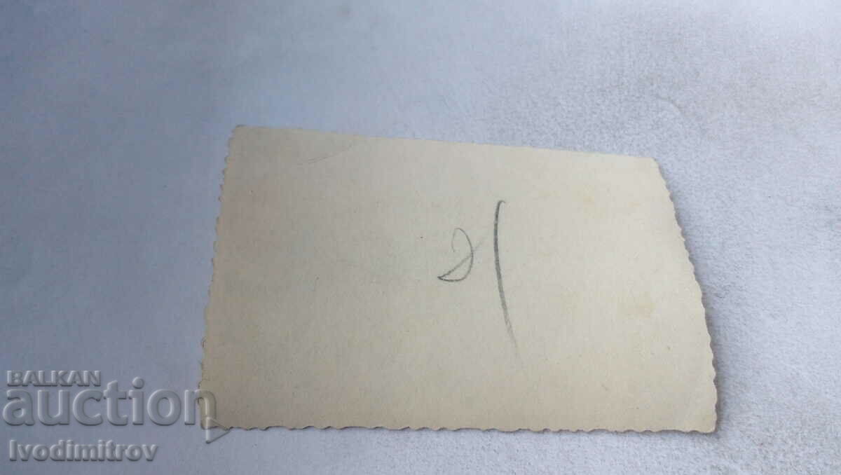 Снимка Скиори се изкачват към началото на пистата с цена 1.45 лв. | € 0.74 Снимка Скиори се изкачват към началото на пистата с цена 1.45 лв. | € 0.74