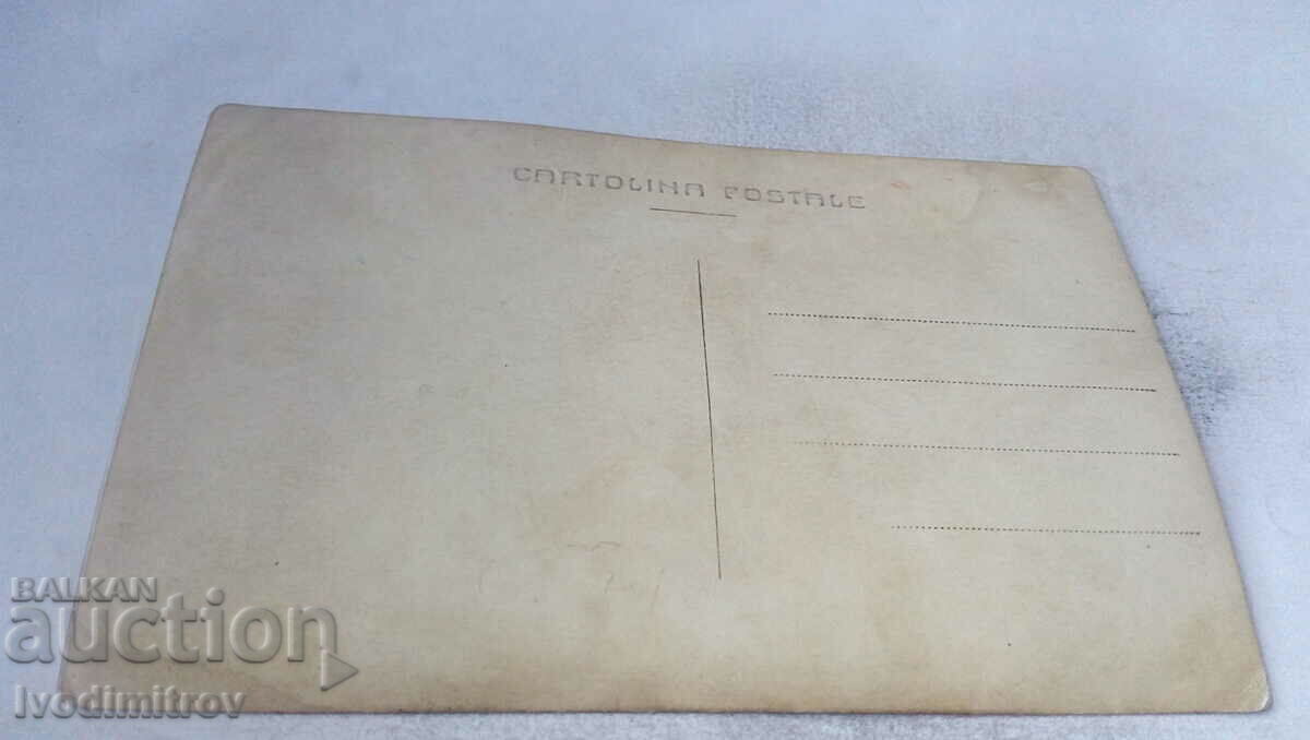 Снимка Мъж с цигара в уста и момче покрай пътя с цена 1.65 лв. | € 0.84 Снимка Мъж с цигара в уста и момче покрай пътя с цена 1.65 лв. | € 0.84