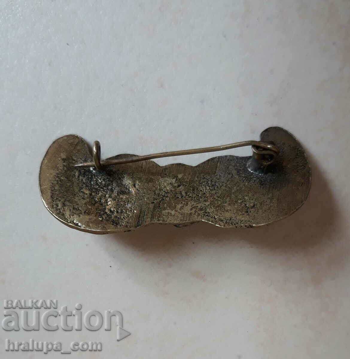 An old brooch with price 15.00 BGN | € 7.67 An old brooch with price 15.00 BGN | € 7.67