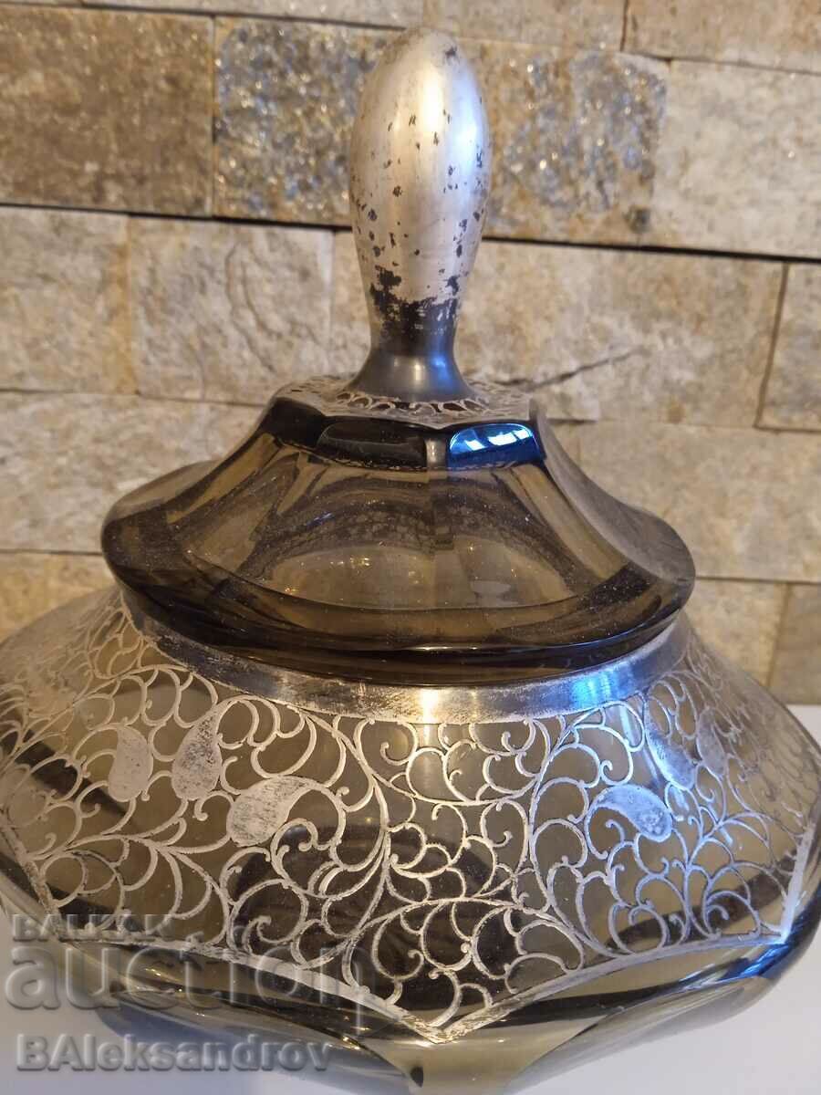 Δημοπρασία Ένα μεγάλο μοναδικό μπολ ζάχαρης με ασημένια εξαρτήματα Δημοπρασία Ένα μεγάλο μοναδικό μπολ ζάχαρης με ασημένια εξαρτήματα