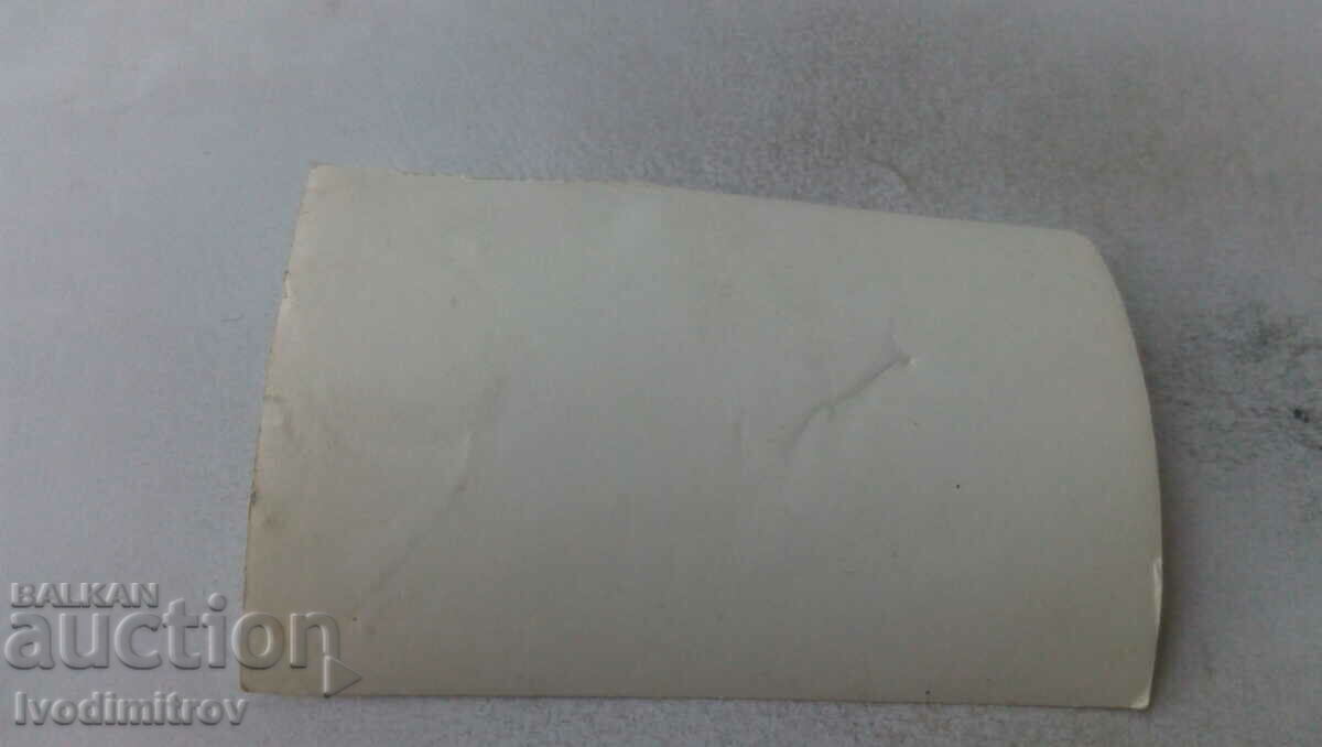 Снимка Мъж три жени и момче на плажа с цена 1.35 лв. | € 0.69 Снимка Мъж три жени и момче на плажа с цена 1.35 лв. | € 0.69