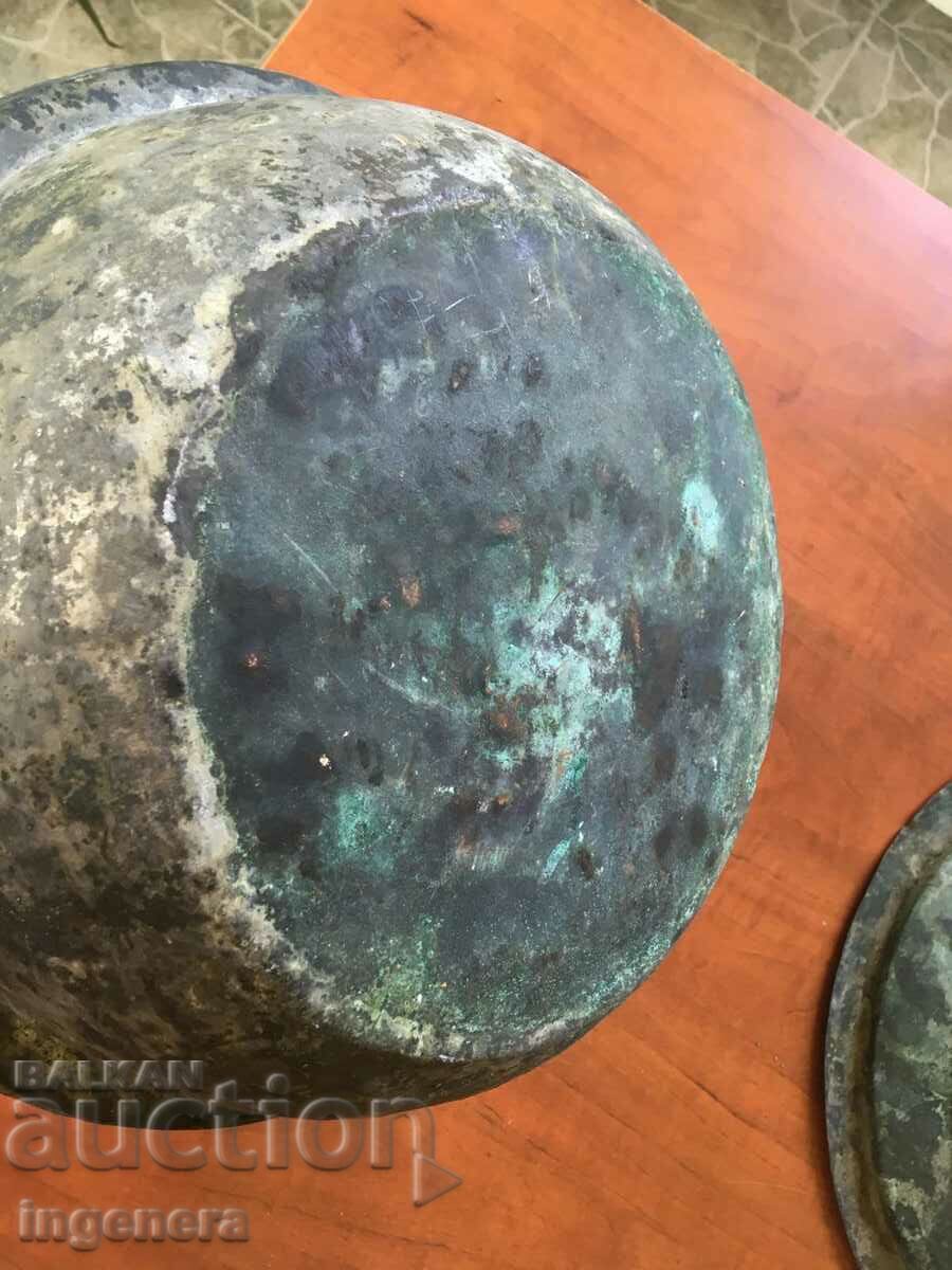 Delivery of ANTIQUE DEEP AND HUGE COPPER POT POT Delivery of ANTIQUE DEEP AND HUGE COPPER POT POT