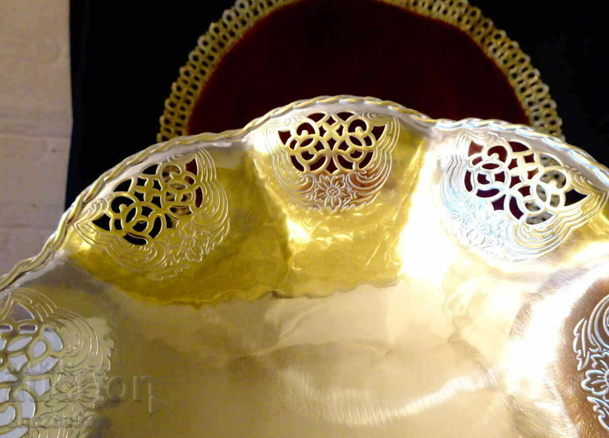 Auction Bronze fruit bowl Quist, openwork, on legs Auction Bronze fruit bowl Quist, openwork, on legs