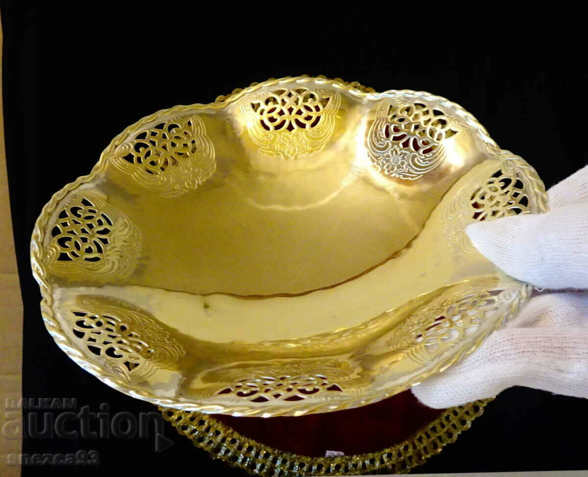 Delivery of Bronze fruit bowl Quist, openwork, on legs Delivery of Bronze fruit bowl Quist, openwork, on legs