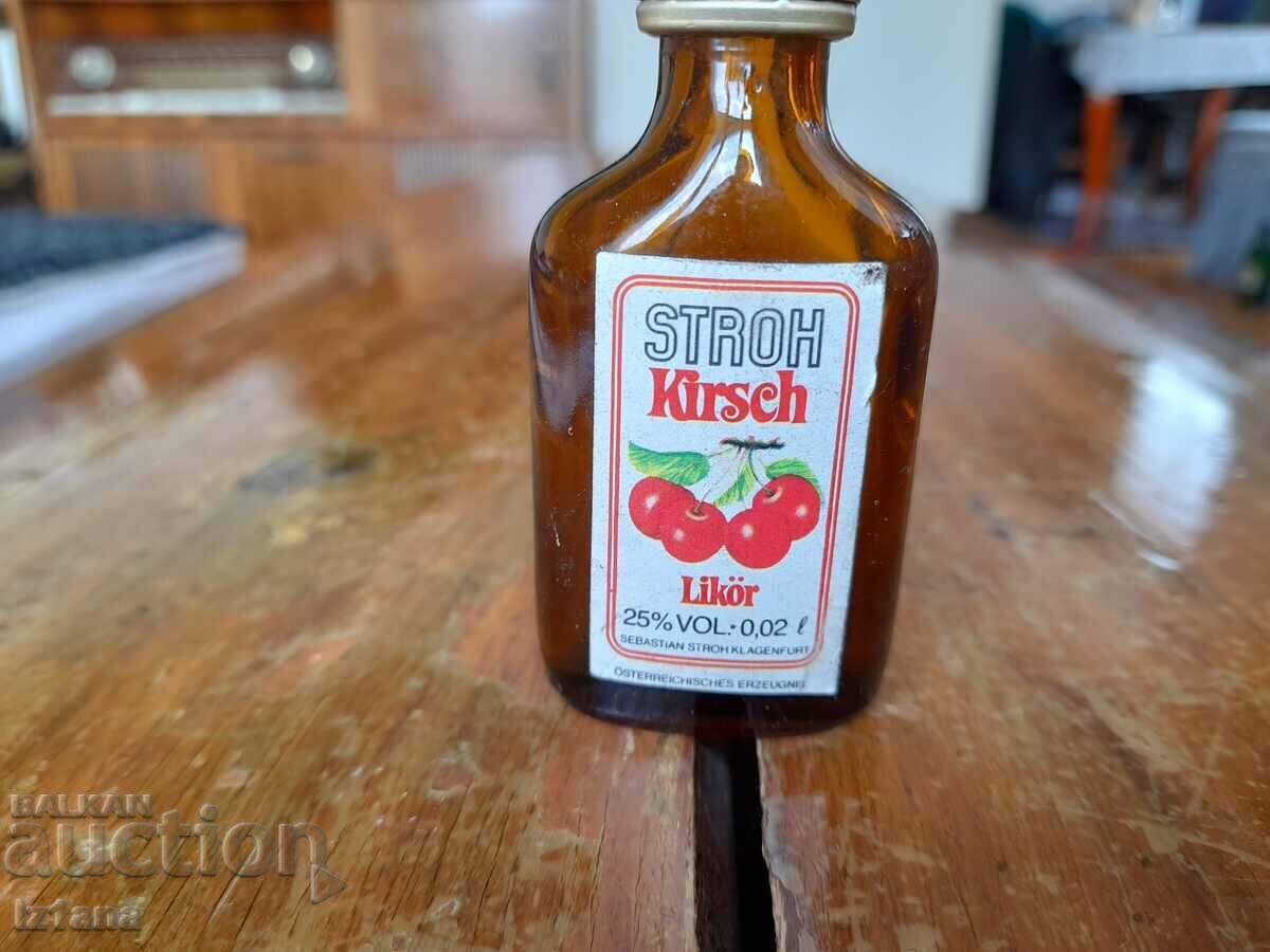 Sticla veche de lichior Stroh Kirsch cu preț 10.00 BGN | € 5.11 Sticla veche de lichior Stroh Kirsch cu preț 10.00 BGN | € 5.11