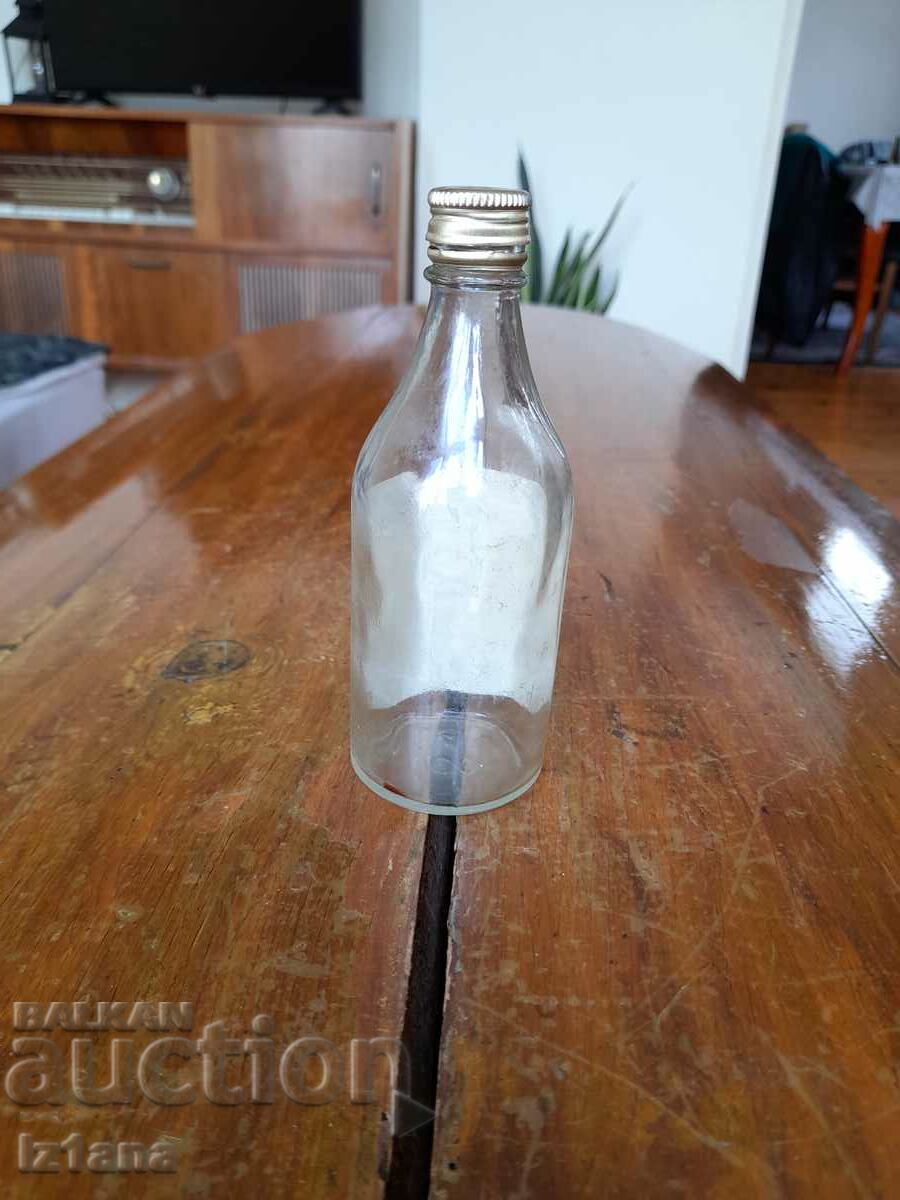 Παράδοση Ένα παλιό μπουκάλι ρούμι Παράδοση Ένα παλιό μπουκάλι ρούμι