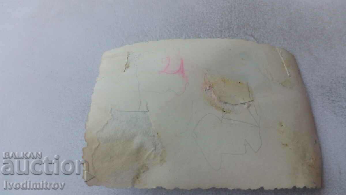 Fotografie Băiețel lângă o fântână în curte cu preț 1.45 BGN | € 0.74 Fotografie Băiețel lângă o fântână în curte cu preț 1.45 BGN | € 0.74