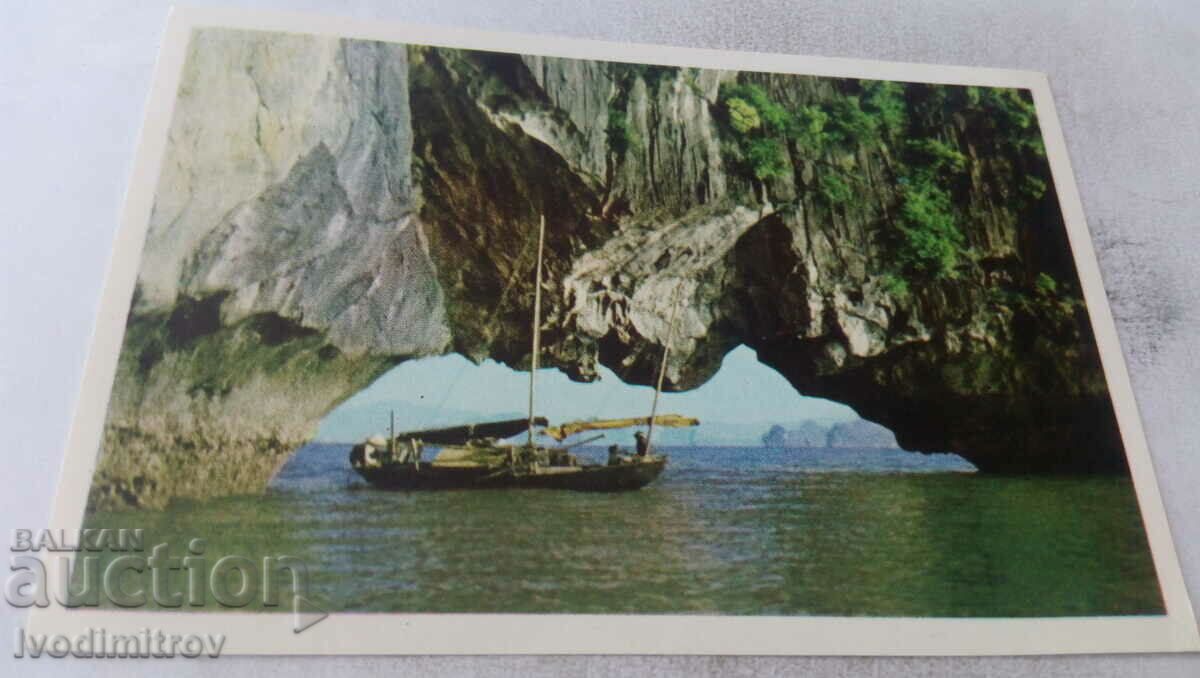 Пощенска картичка Hang Luon