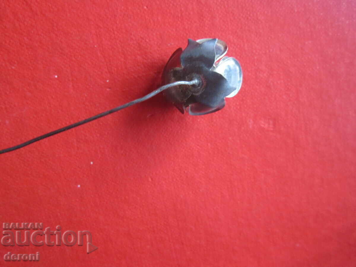 Licitație Un mare trandafir argintiu Licitație Un mare trandafir argintiu