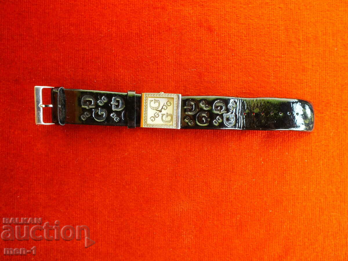 Delivery of Women's watch - GUESS Delivery of Women's watch - GUESS