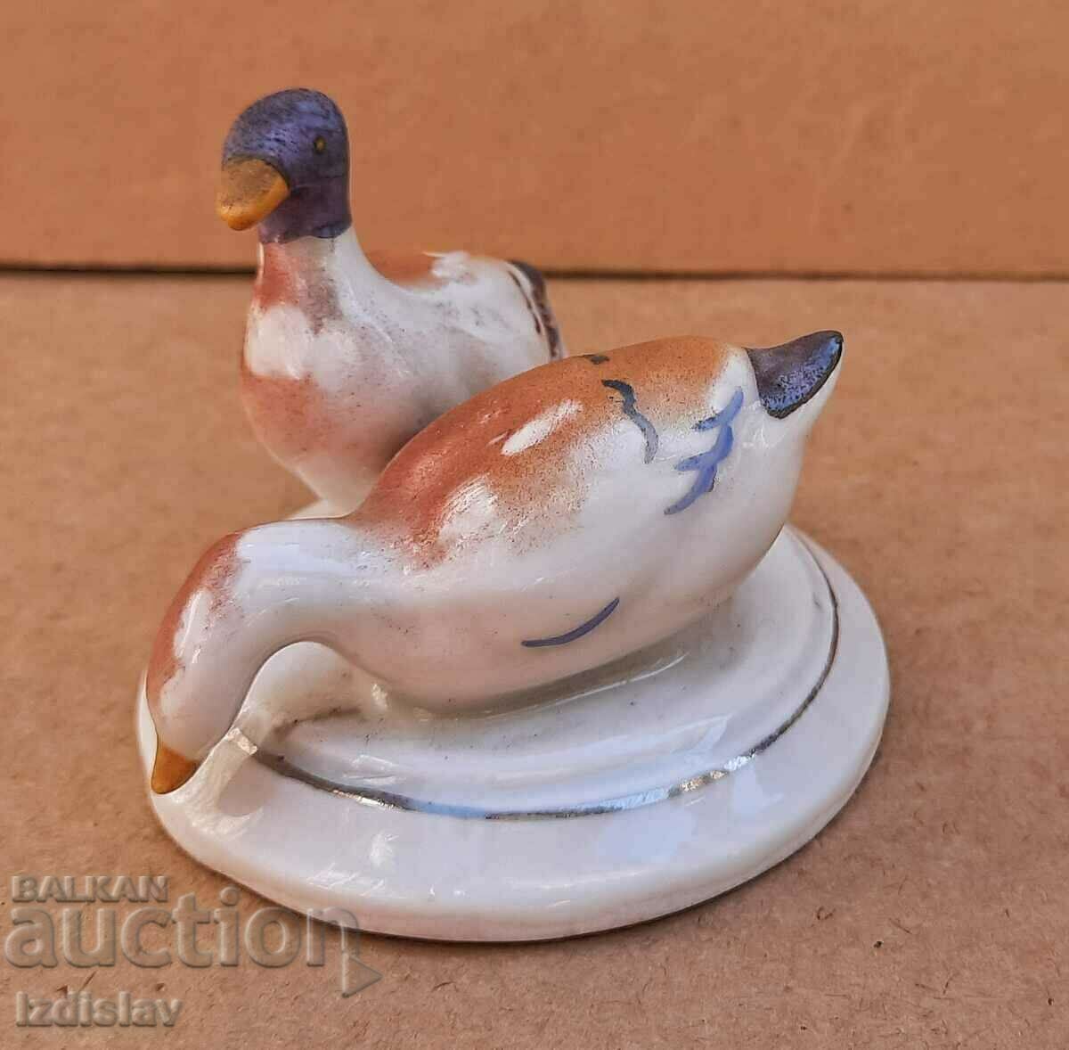 Стара порцеланова фигура патици с цена 30.00 лв. | € 15.34 Стара порцеланова фигура патици с цена 30.00 лв. | € 15.34