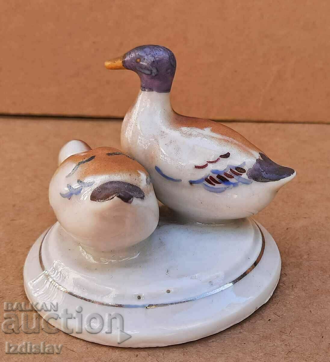 Аукцион Стара порцеланова фигура патици Аукцион Стара порцеланова фигура патици