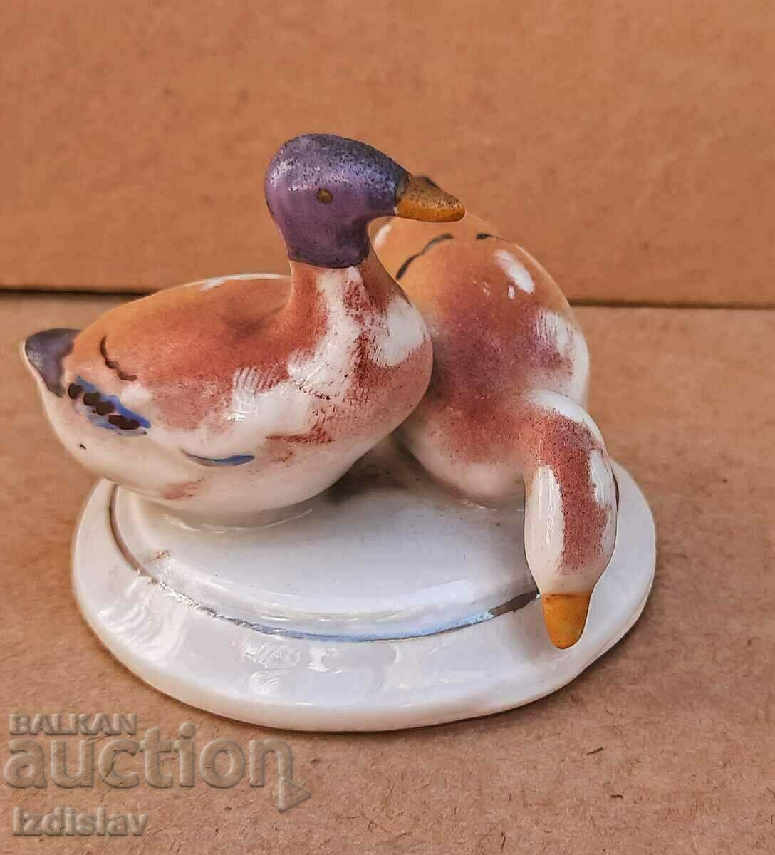 Доставка на Стара порцеланова фигура патици Доставка на Стара порцеланова фигура патици