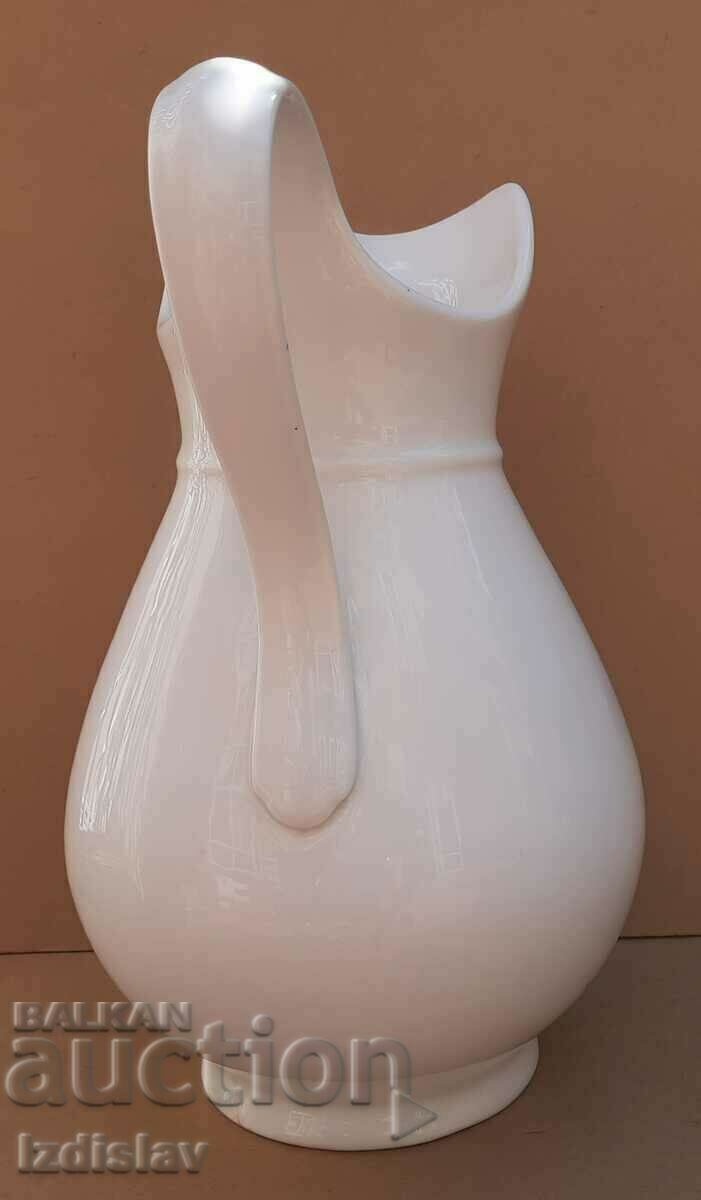 Cană veche de porțelan. cu preț 60.00 BGN | € 30.68 Cană veche de porțelan. cu preț 60.00 BGN | € 30.68