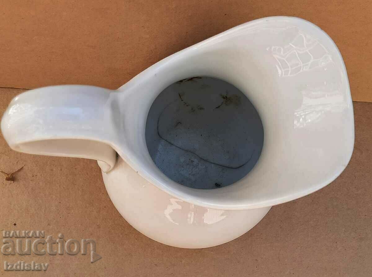 Livrarea Cană veche de porțelan. Livrarea Cană veche de porțelan.