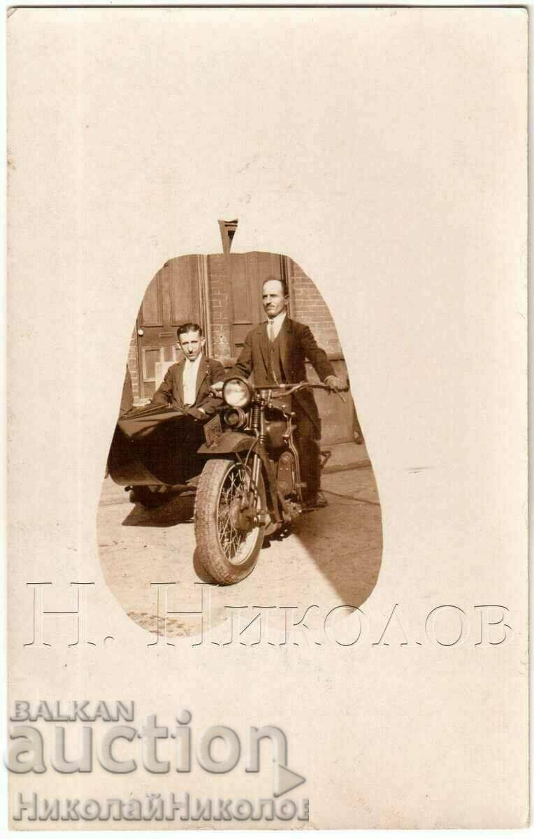 OLD PHOTO TORONTO EMIGRANTS MOTORCYCLE WITH BASKET B908