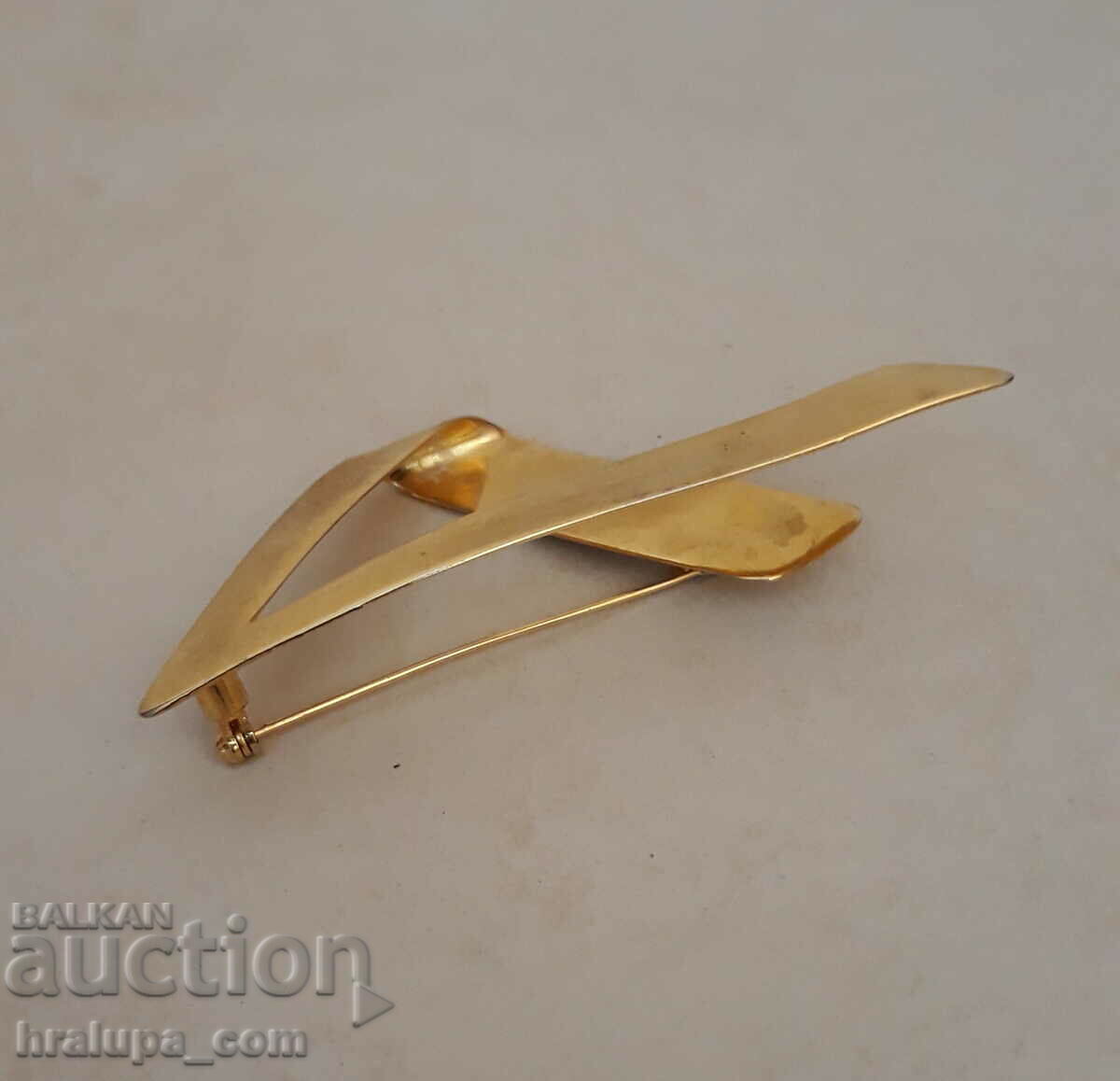 Auction Designer brooch Auction Designer brooch