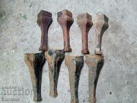 Παλιά πόδια από χυτοσίδηρο από ξυλόσομπα.