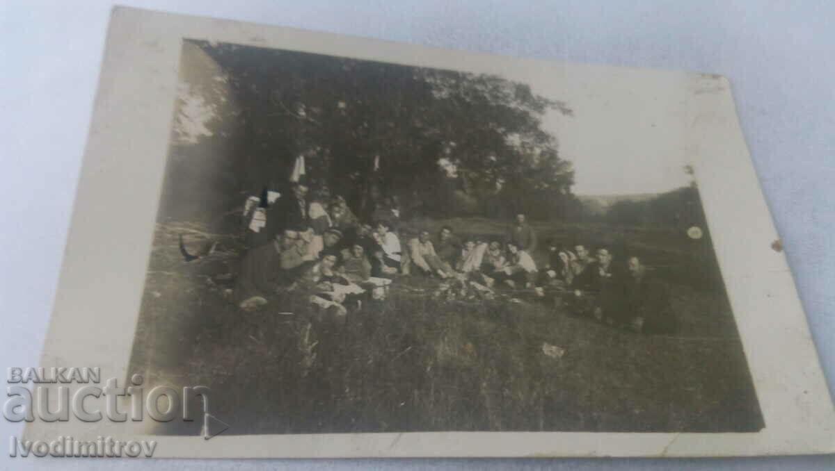Ms. Young men and women on a picnic in the Kamchiyat area 1932
