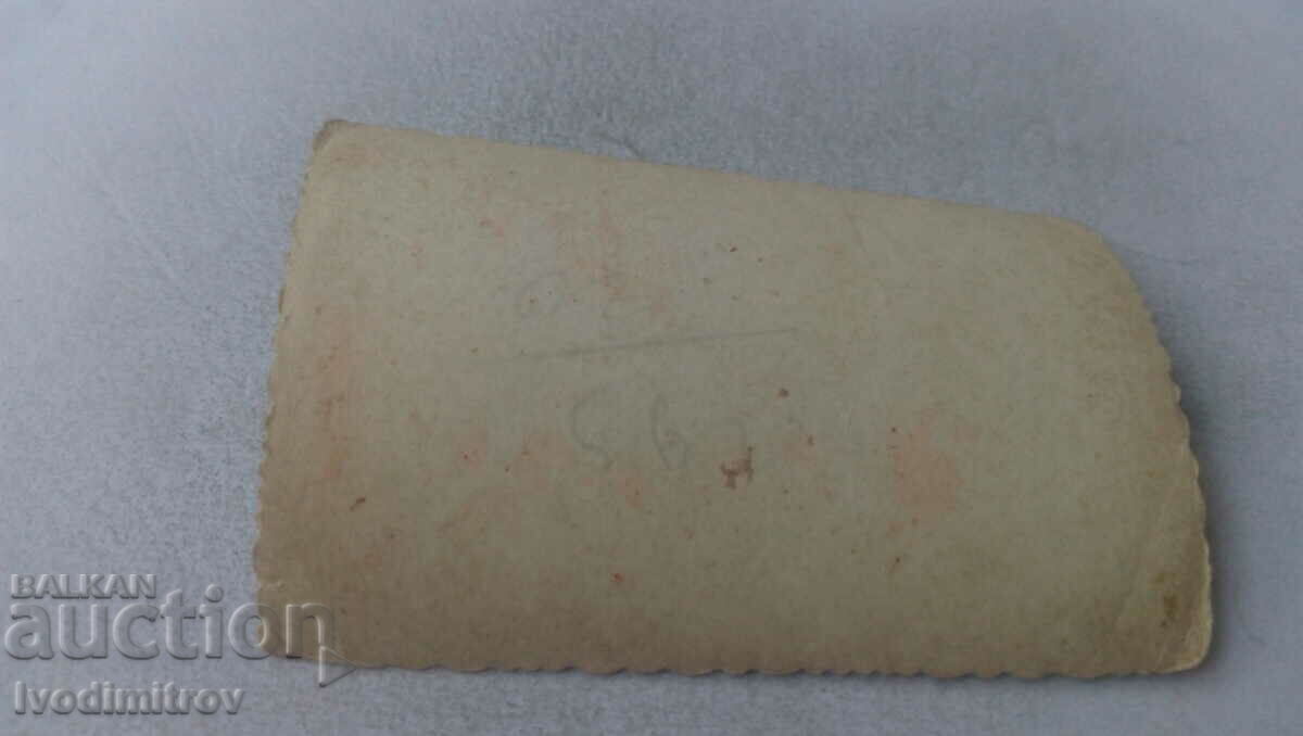 Φωτογραφία Σοφία Ένας νεαρός άνδρας σε έναν περίπατο με τιμή 2.35 BGN | € 1.20 Φωτογραφία Σοφία Ένας νεαρός άνδρας σε έναν περίπατο με τιμή 2.35 BGN | € 1.20