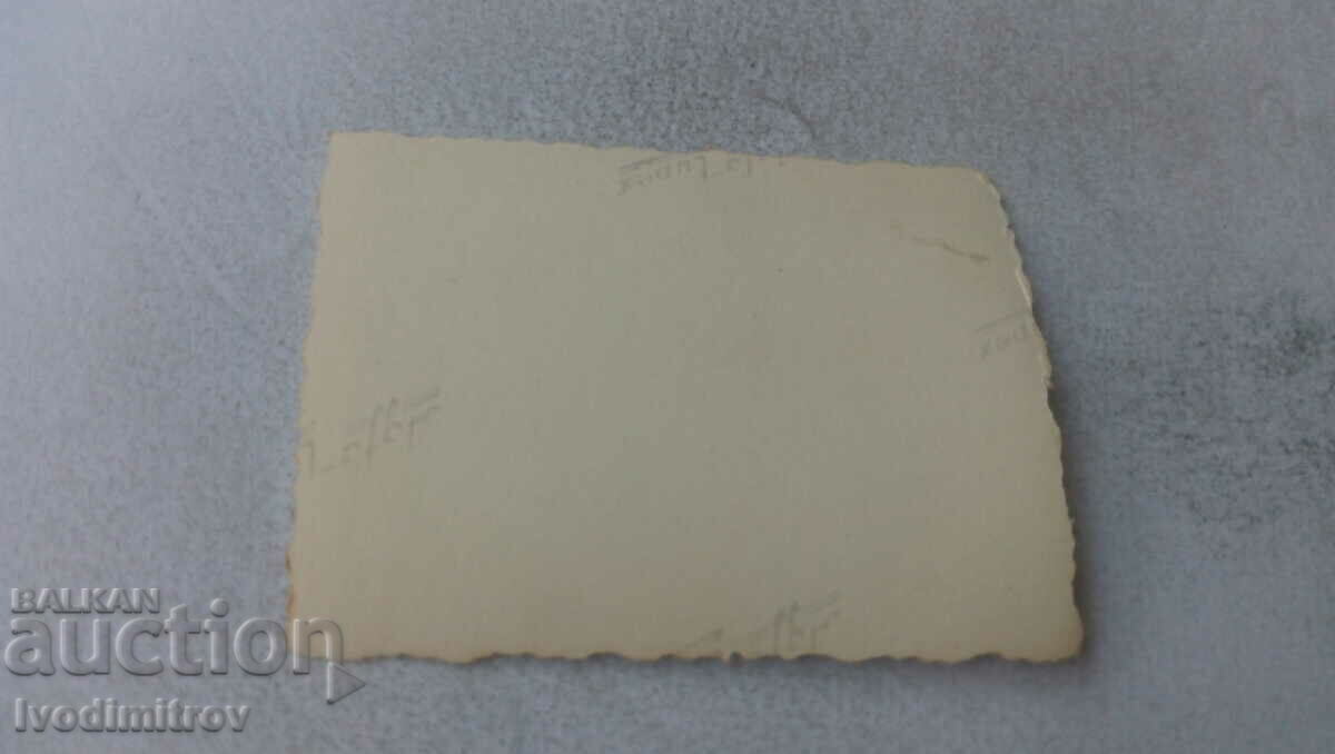 Снимка Петима офицери пред паметник с цена 1.65 лв. | € 0.84 Снимка Петима офицери пред паметник с цена 1.65 лв. | € 0.84