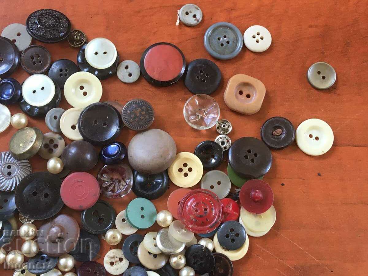 LOT BUTTONS BUTTONS AND MORE - 5 LOT BUTTONS BUTTONS AND MORE - 5