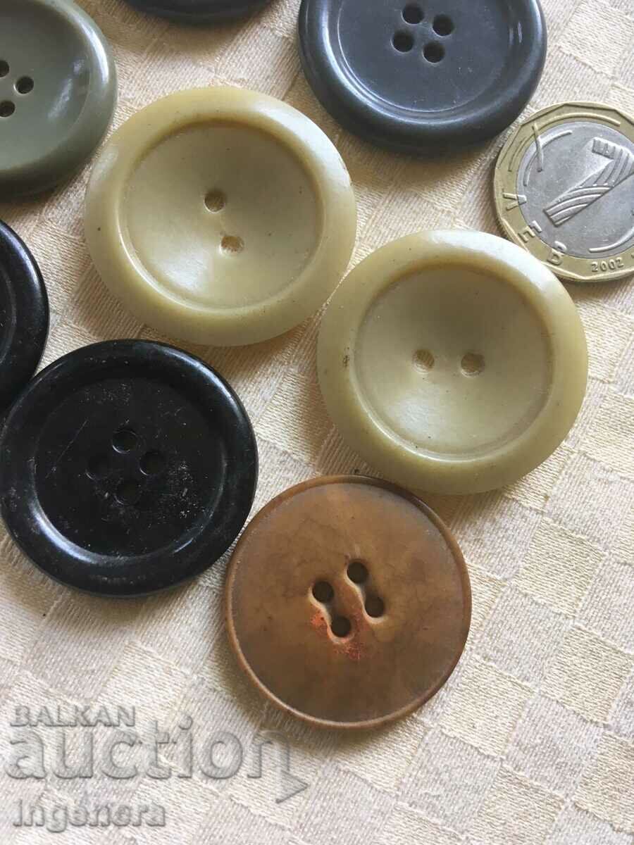 Delivery of LOT OF BUTTONS LARGE BUTTON Delivery of LOT OF BUTTONS LARGE BUTTON