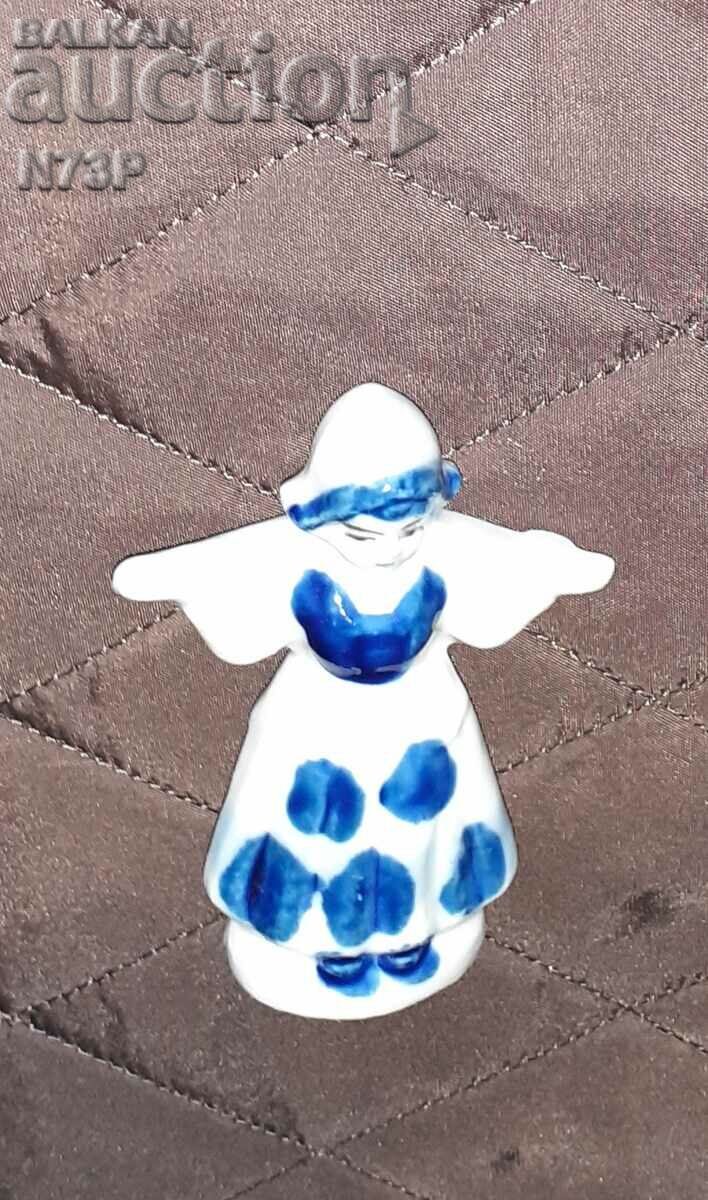 Delivery of OLD PORCELAIN FIGURE. Delivery of OLD PORCELAIN FIGURE.