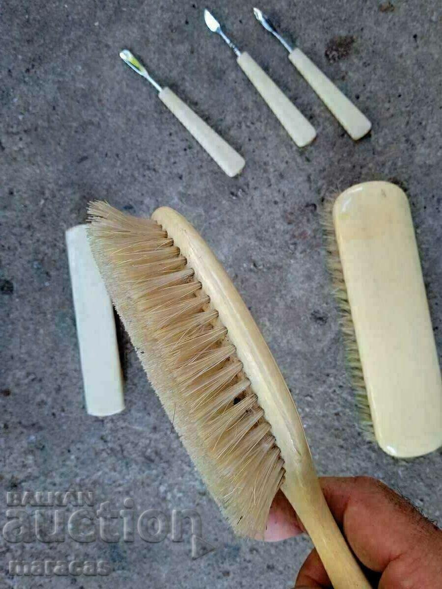 Auction Brushes and items for cleaning clothes Auction Brushes and items for cleaning clothes