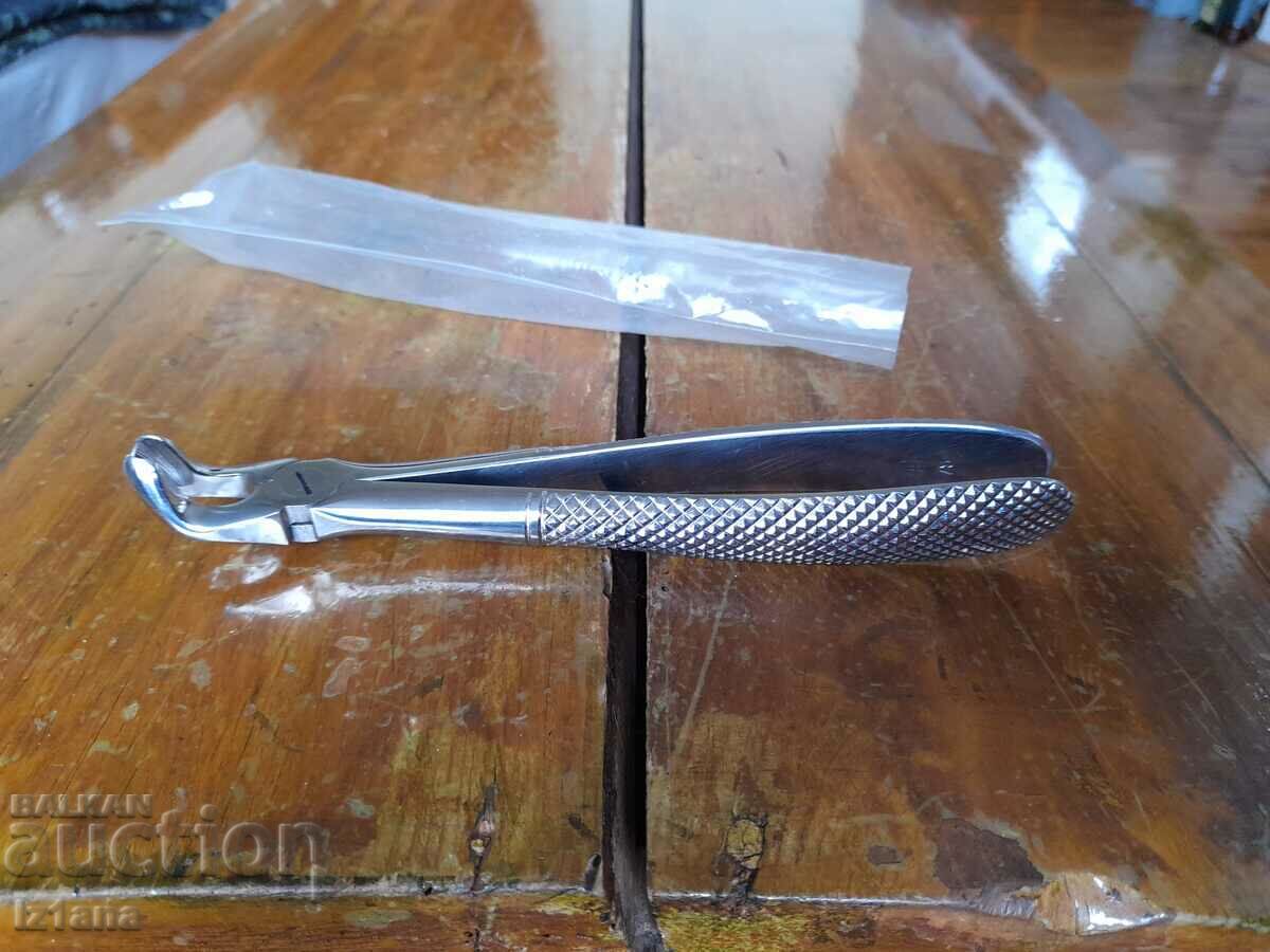 Old dental pliers with price 30.00 BGN | € 15.34 Old dental pliers with price 30.00 BGN | € 15.34