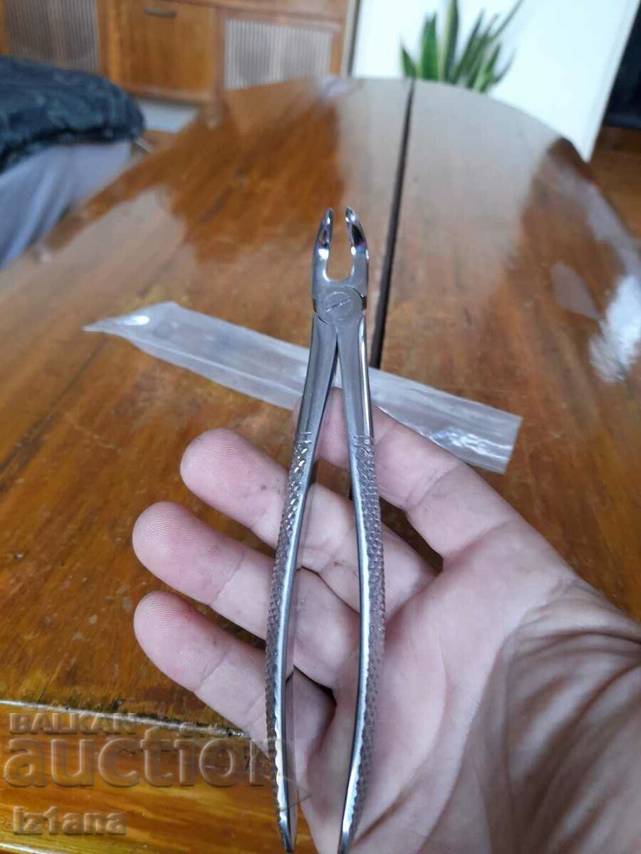 Auction Old dental pliers Auction Old dental pliers