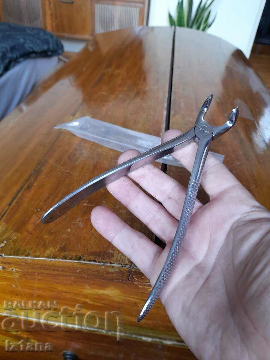 Delivery of Old dental pliers Delivery of Old dental pliers