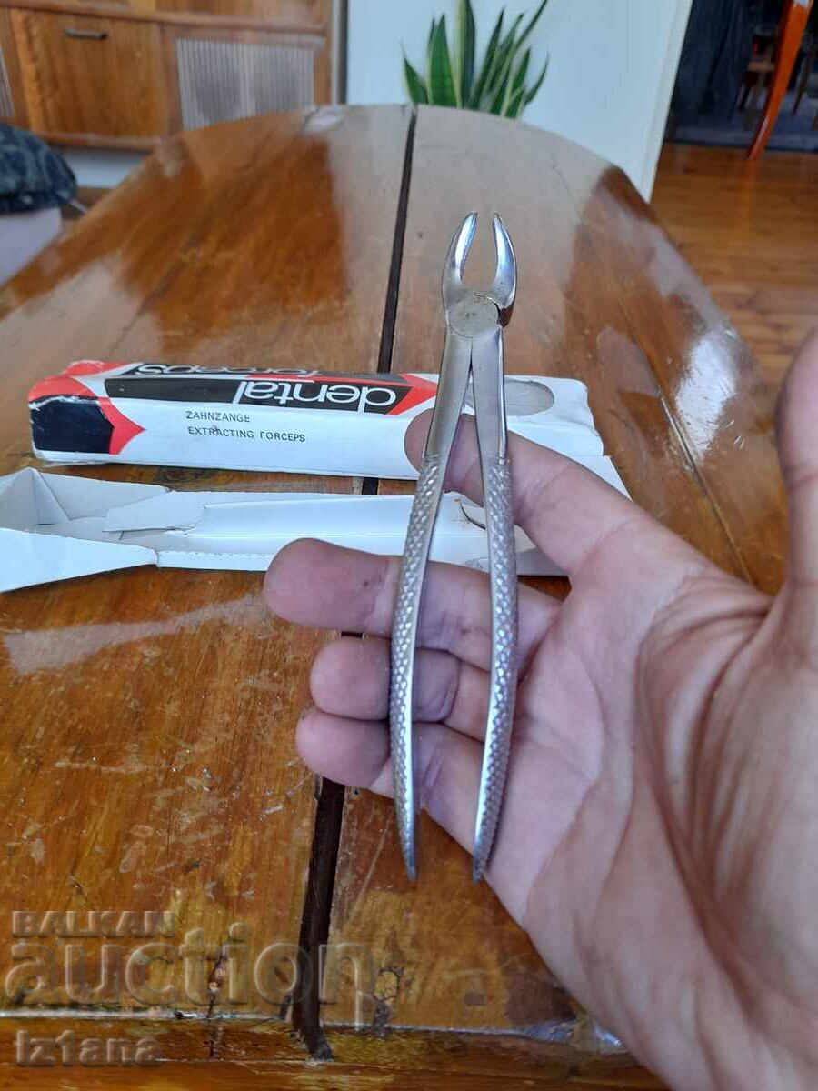 Auction  Old dental pliers