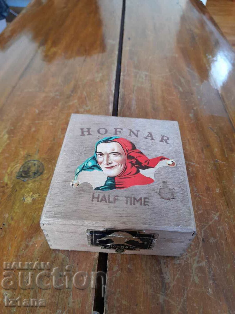 Old Hofnar cigar box with price 30.00 BGN | € 15.34 Old Hofnar cigar box with price 30.00 BGN | € 15.34