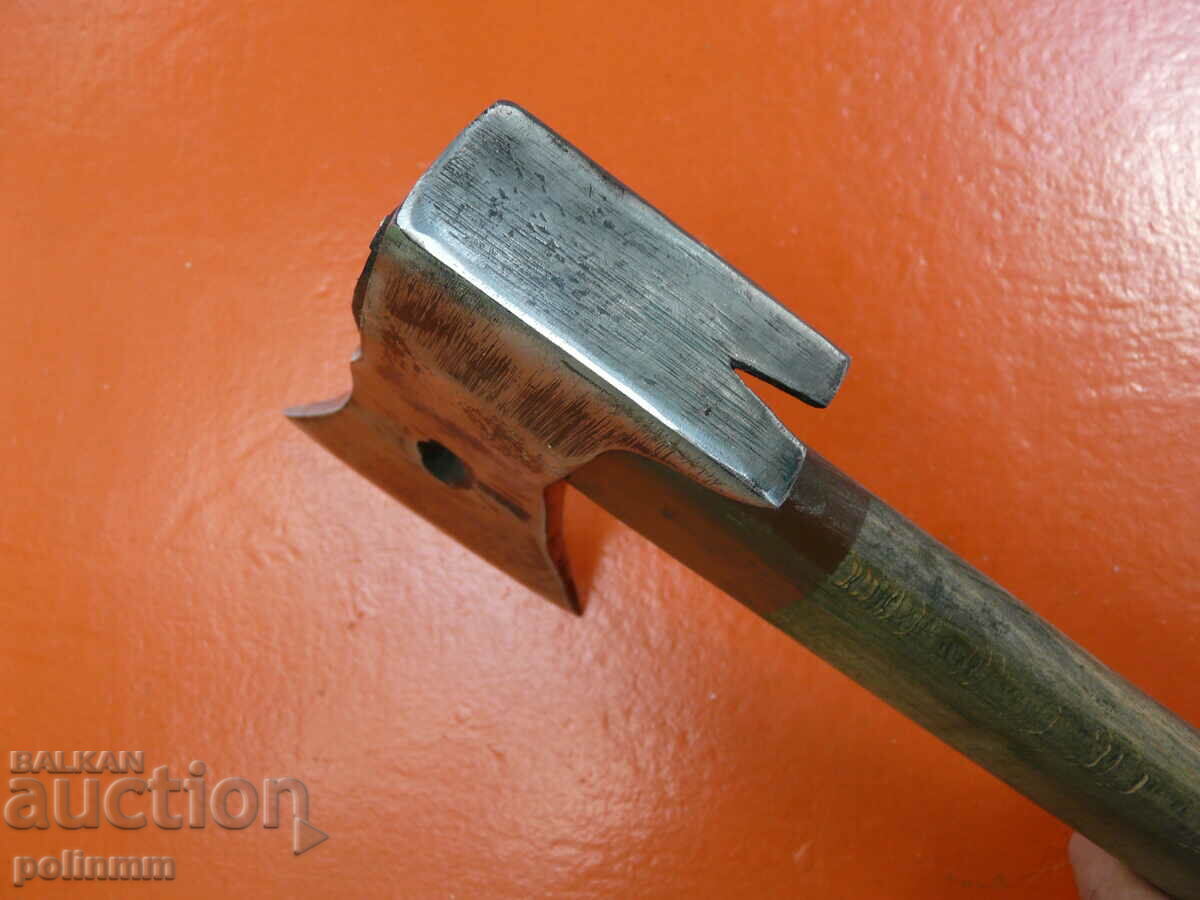 Auction Old collector's ax - 162 Auction Old collector's ax - 162