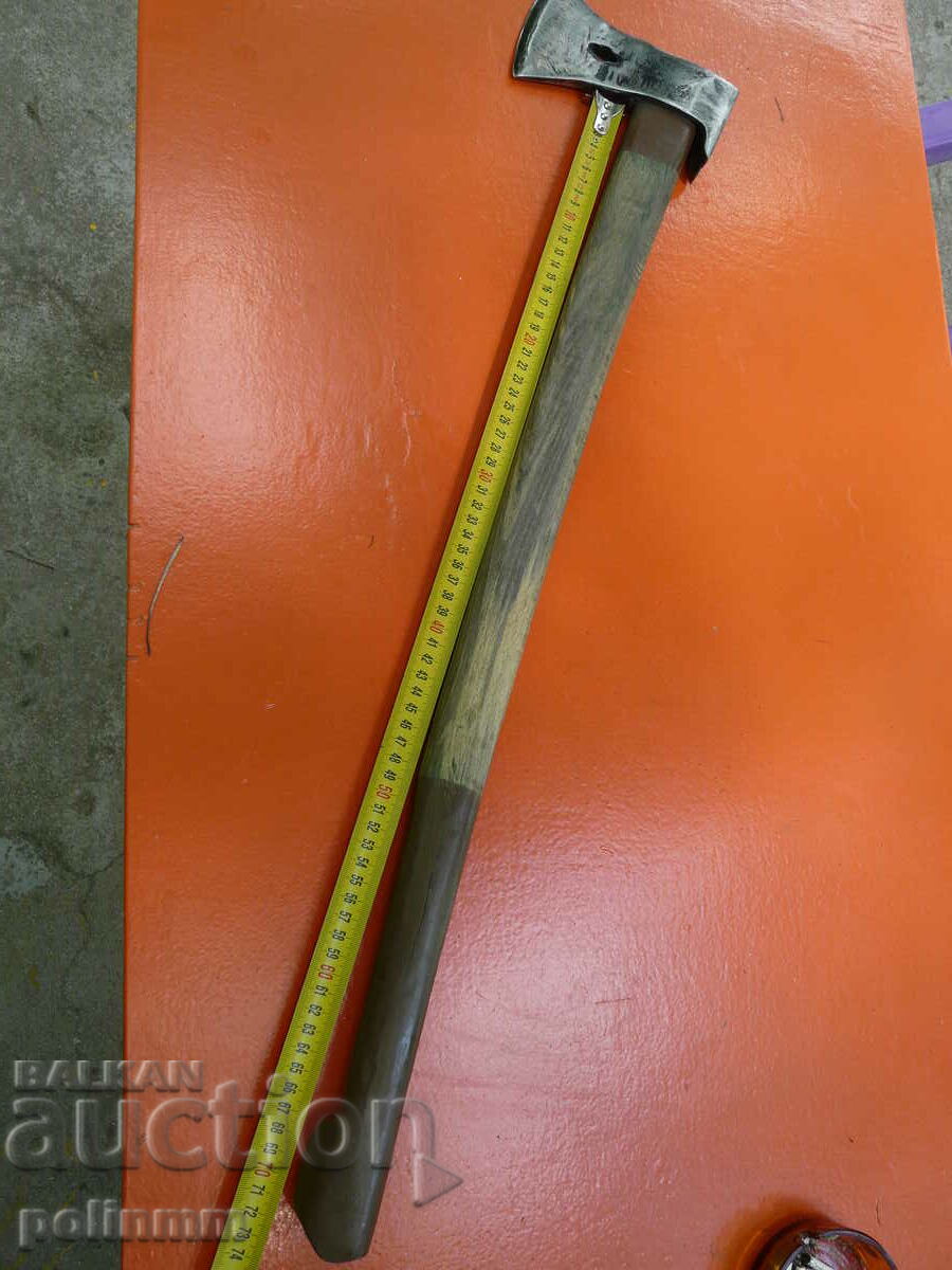 Delivery of Old collector's ax - 162 Delivery of Old collector's ax - 162