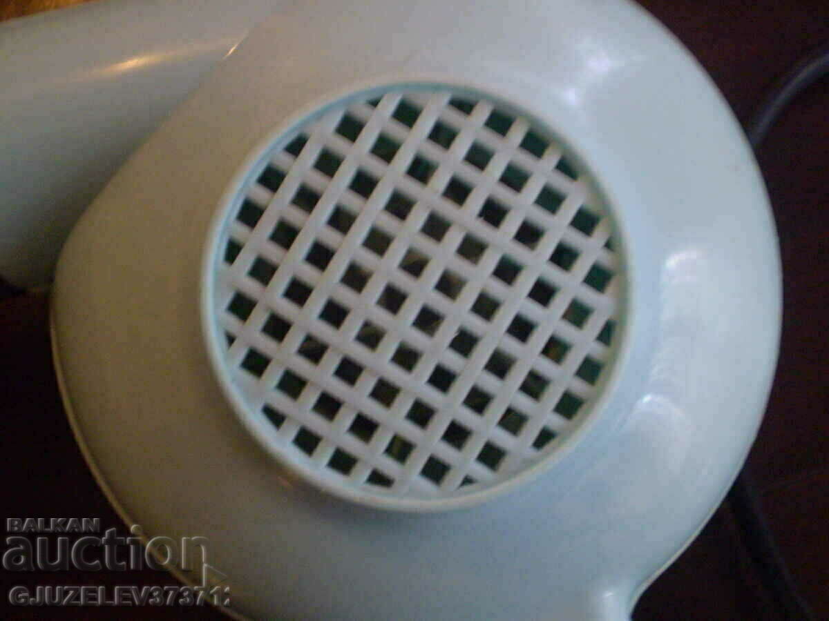 Auction  retro hair dryer with 2 power levels. is in working order and working