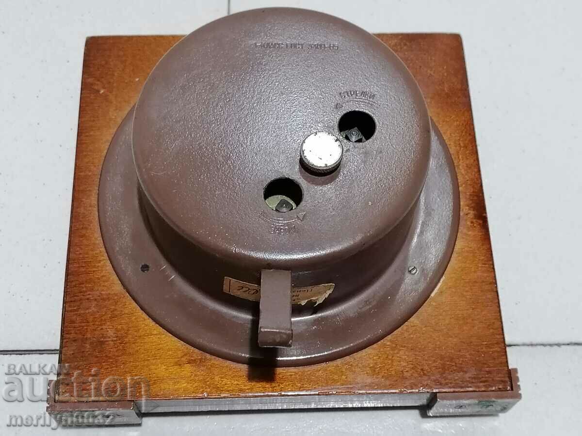 Old alarm clock "Vesna" USSR, desk clock with price 52.00 BGN | € 26.59 Old alarm clock "Vesna" USSR, desk clock with price 52.00 BGN | € 26.59