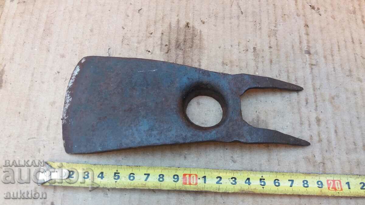 FORGED SOLID HOE, DIGGING GARDEN TOOL with price 3.99 BGN | € 2.04 FORGED SOLID HOE, DIGGING GARDEN TOOL with price 3.99 BGN | € 2.04