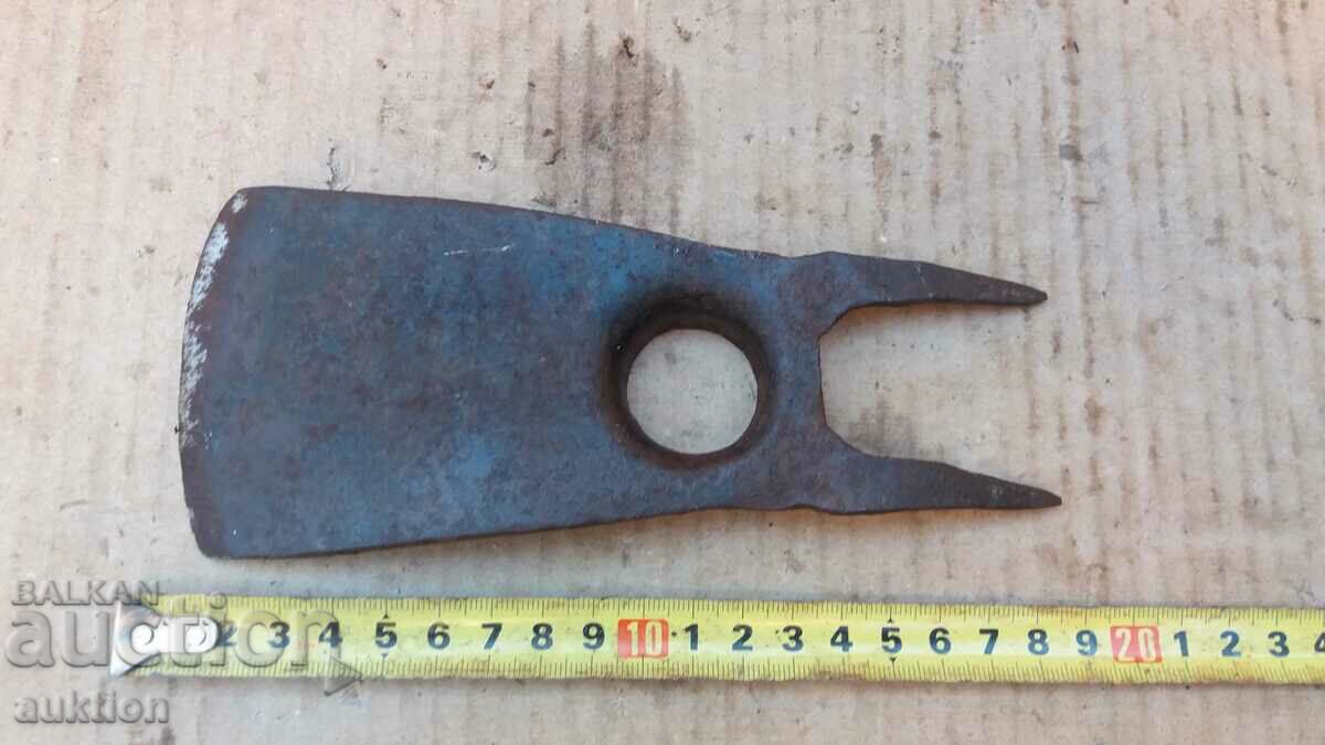 Auction FORGED SOLID HOE, DIGGING GARDEN TOOL Auction FORGED SOLID HOE, DIGGING GARDEN TOOL