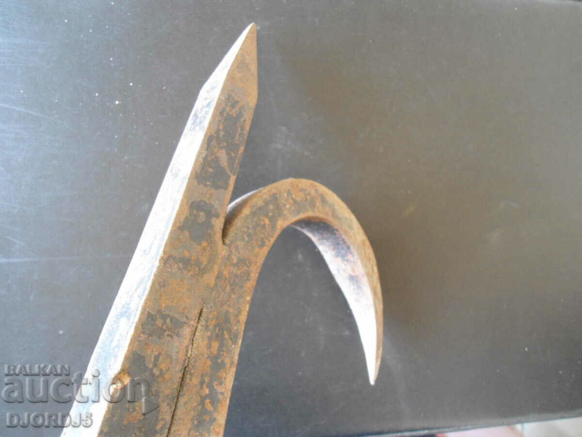 Аукцион Старо ковано желязо, кука, харпун, 2.850 кг. Аукцион Старо ковано желязо, кука, харпун, 2.850 кг.